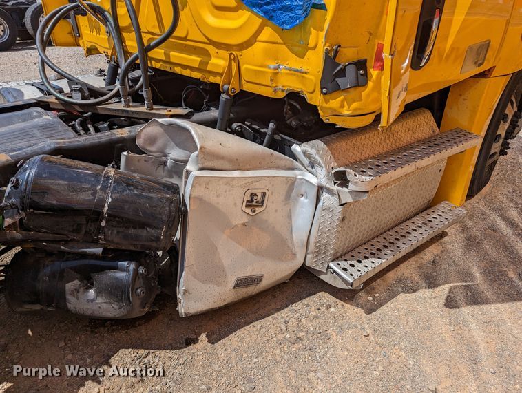 image for item MN9973 2020 Freightliner Cascadia 126  semi truck