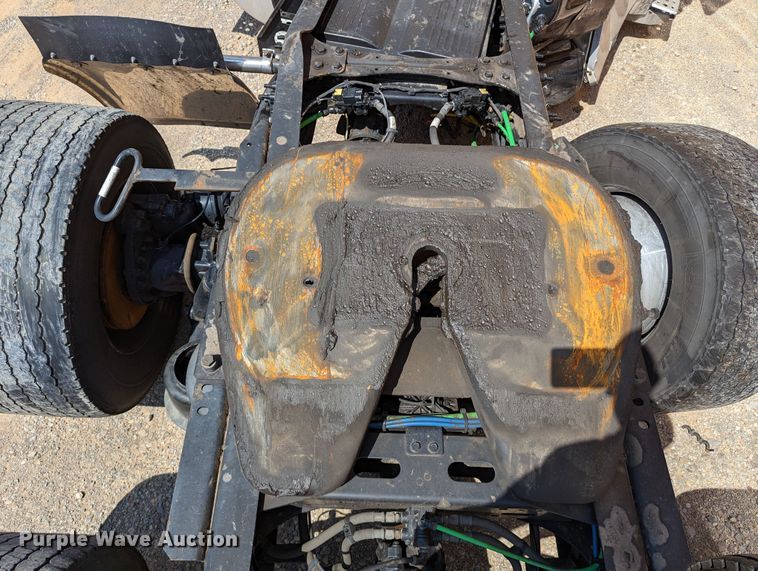 image for item MN9973 2020 Freightliner Cascadia 126  semi truck