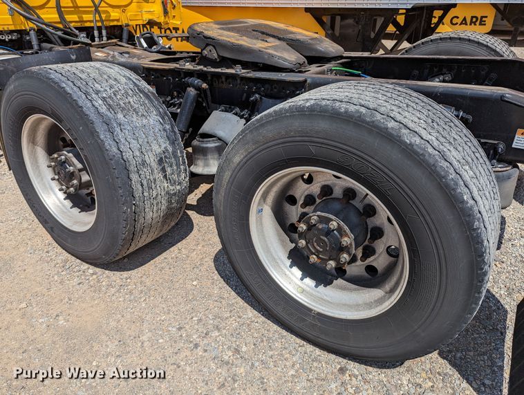 image for item MN9973 2020 Freightliner Cascadia 126  semi truck