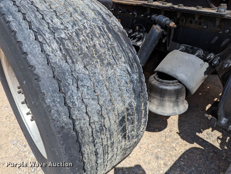 image for item MN9973 2020 Freightliner Cascadia 126  semi truck