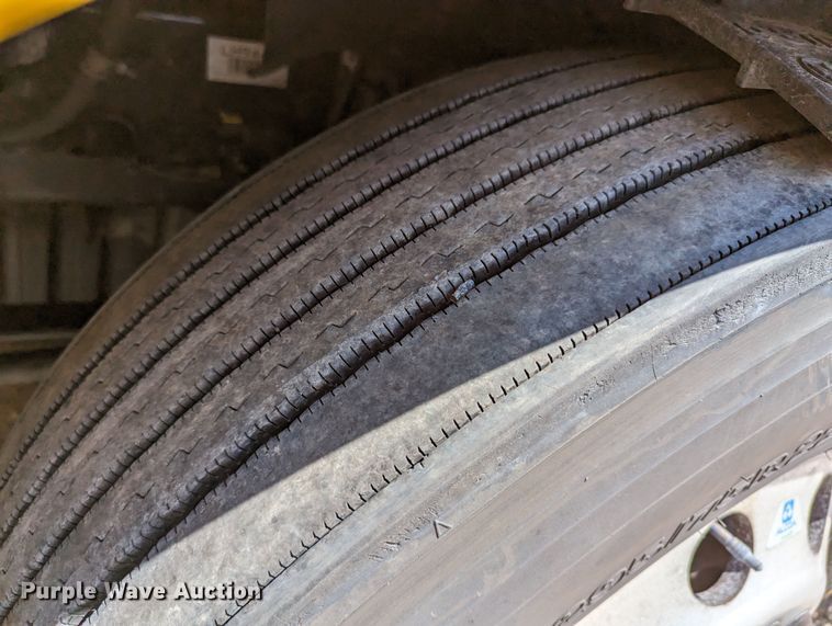 image for item MN9973 2020 Freightliner Cascadia 126  semi truck