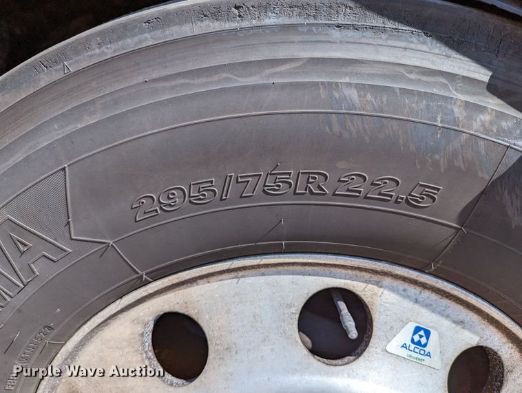 image for item MN9973 2020 Freightliner Cascadia 126  semi truck