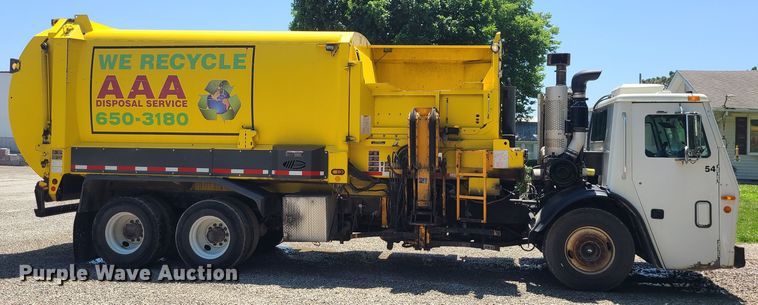 image for item MO9874 2011 Mack LEU  refuse truck