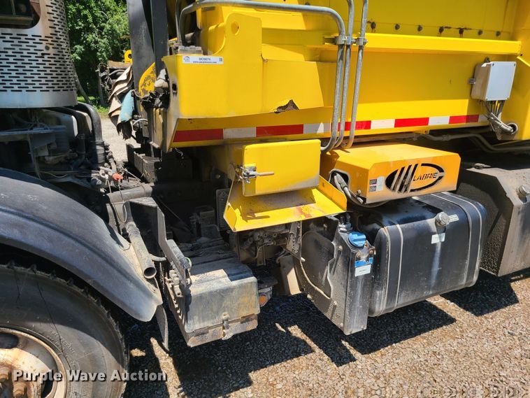 image for item MO9874 2011 Mack LEU  refuse truck