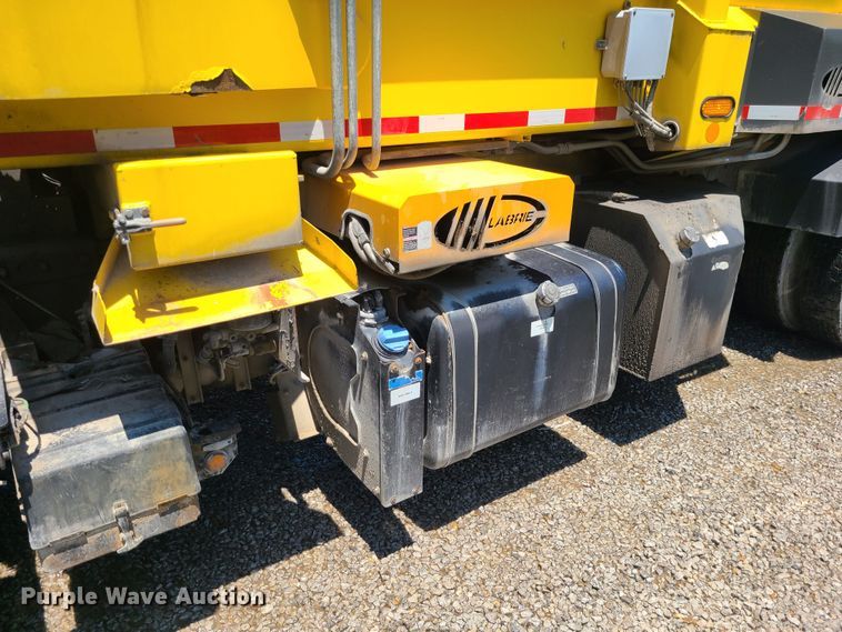 image for item MO9874 2011 Mack LEU  refuse truck