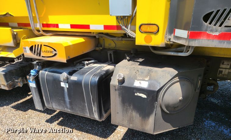 image for item MO9874 2011 Mack LEU  refuse truck