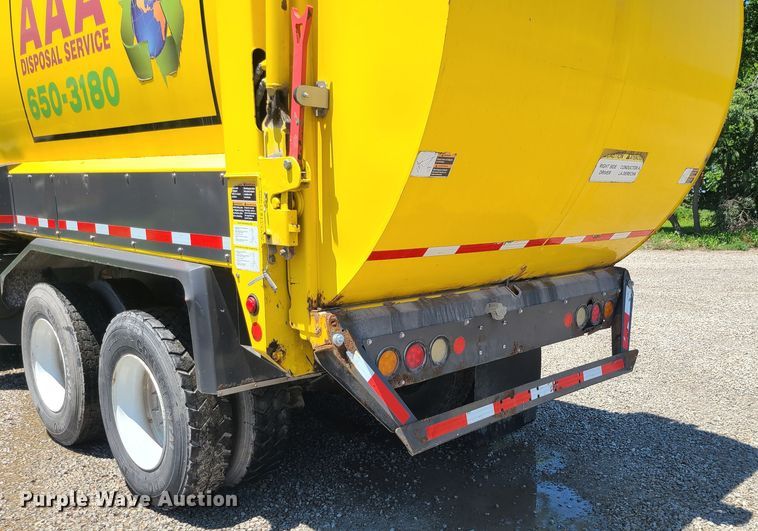 image for item MO9874 2011 Mack LEU  refuse truck