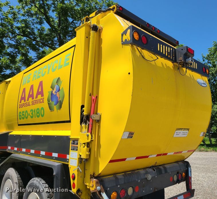 image for item MO9874 2011 Mack LEU  refuse truck