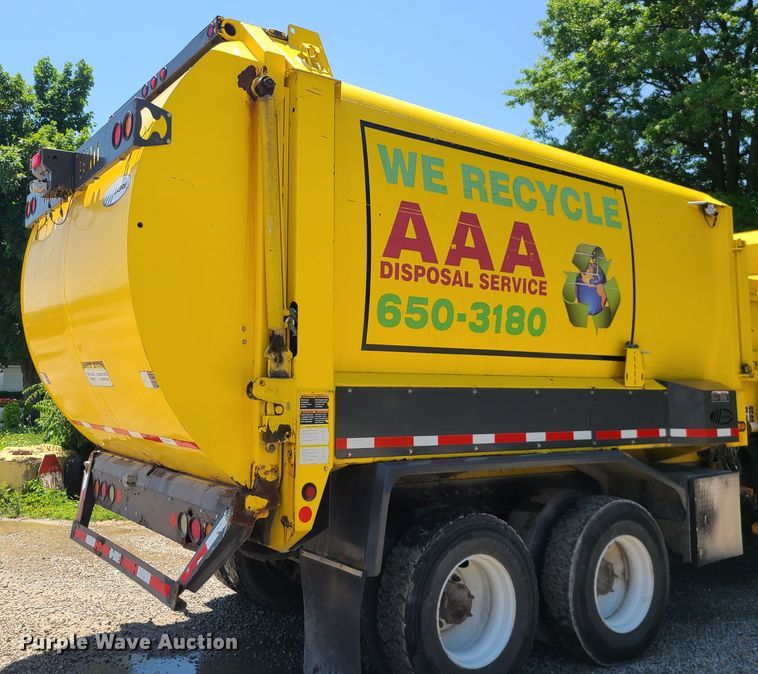 image for item MO9874 2011 Mack LEU  refuse truck