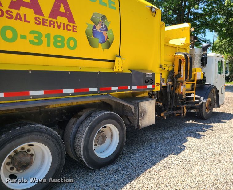 image for item MO9874 2011 Mack LEU  refuse truck