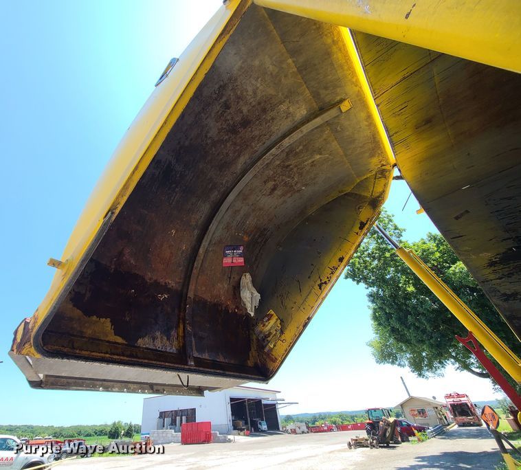 image for item MO9874 2011 Mack LEU  refuse truck