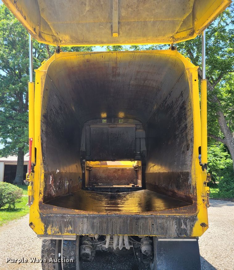 image for item MO9874 2011 Mack LEU  refuse truck