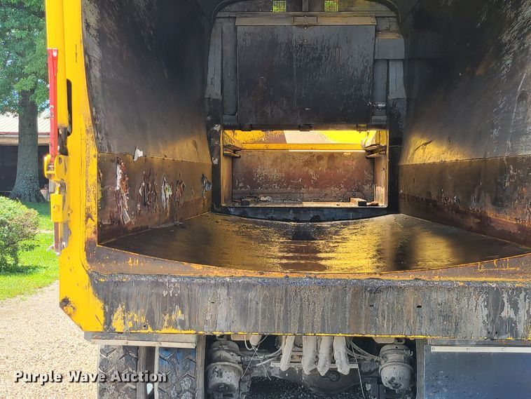 image for item MO9874 2011 Mack LEU  refuse truck