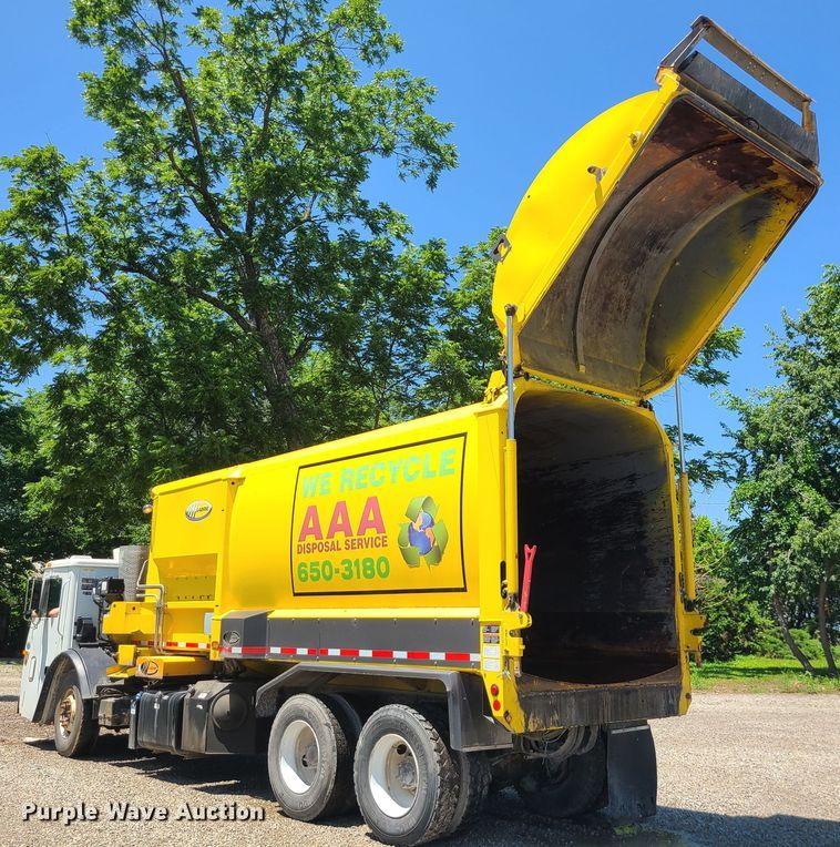 image for item MO9874 2011 Mack LEU  refuse truck