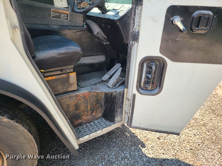 image for item MO9874 2011 Mack LEU  refuse truck