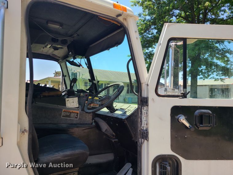 image for item MO9874 2011 Mack LEU  refuse truck