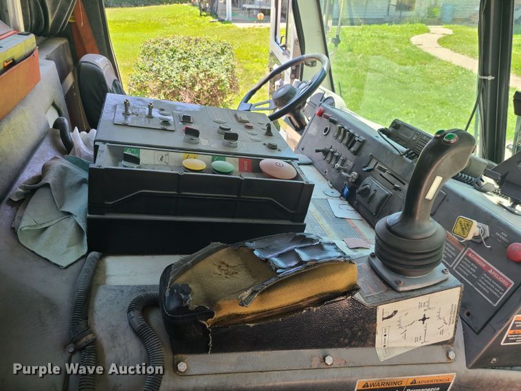 image for item MO9874 2011 Mack LEU  refuse truck