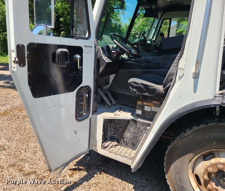 image for item MO9874 2011 Mack LEU  refuse truck