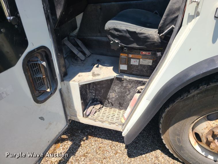 image for item MO9874 2011 Mack LEU  refuse truck