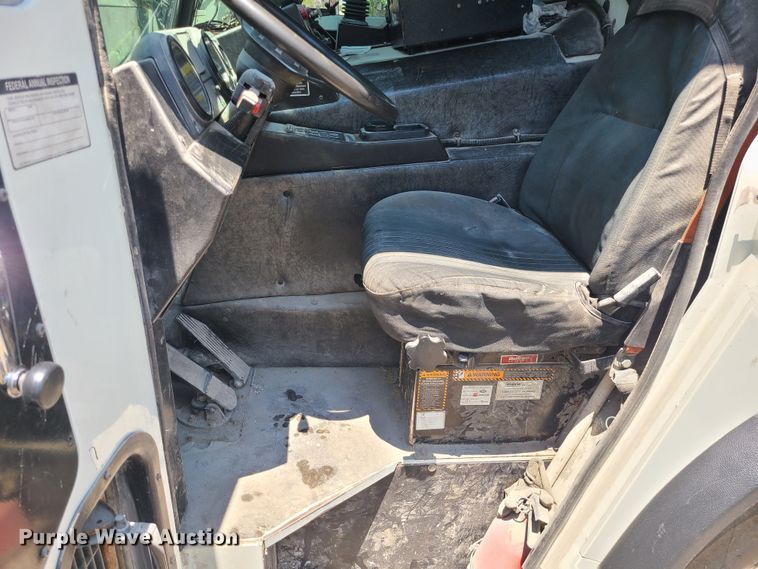 image for item MO9874 2011 Mack LEU  refuse truck