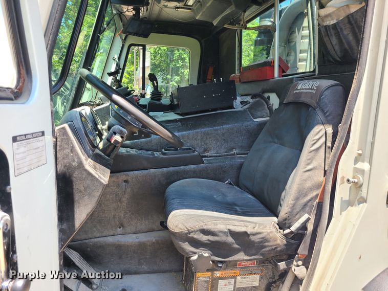 image for item MO9874 2011 Mack LEU  refuse truck