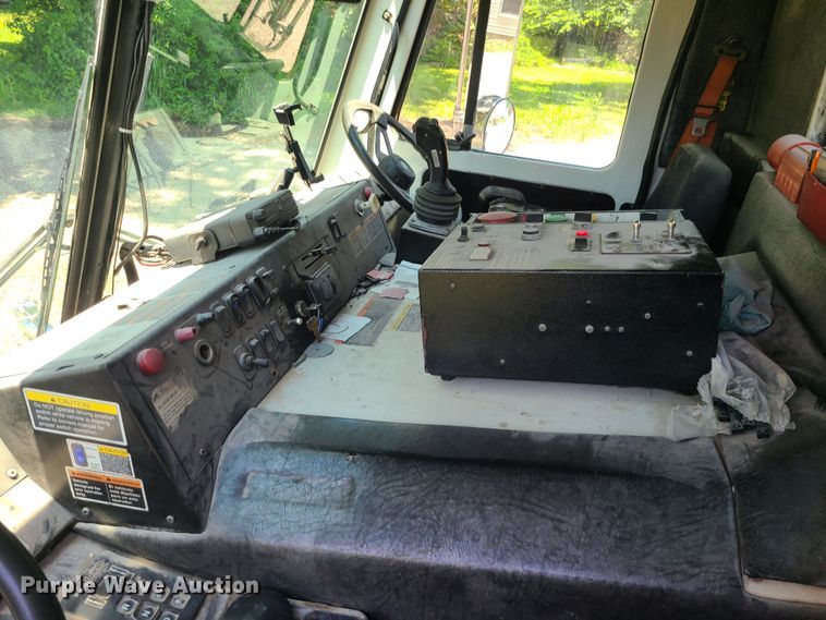 image for item MO9874 2011 Mack LEU  refuse truck