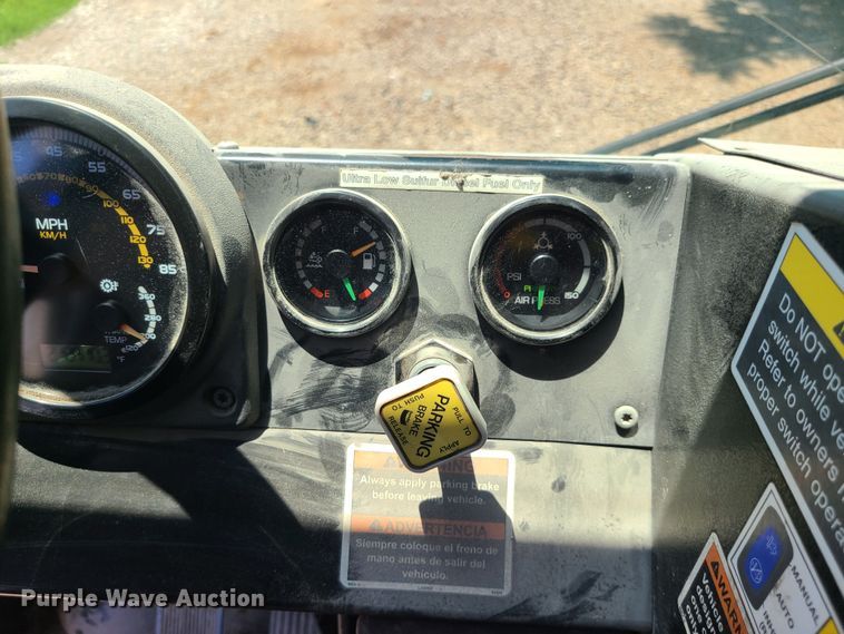 image for item MO9874 2011 Mack LEU  refuse truck