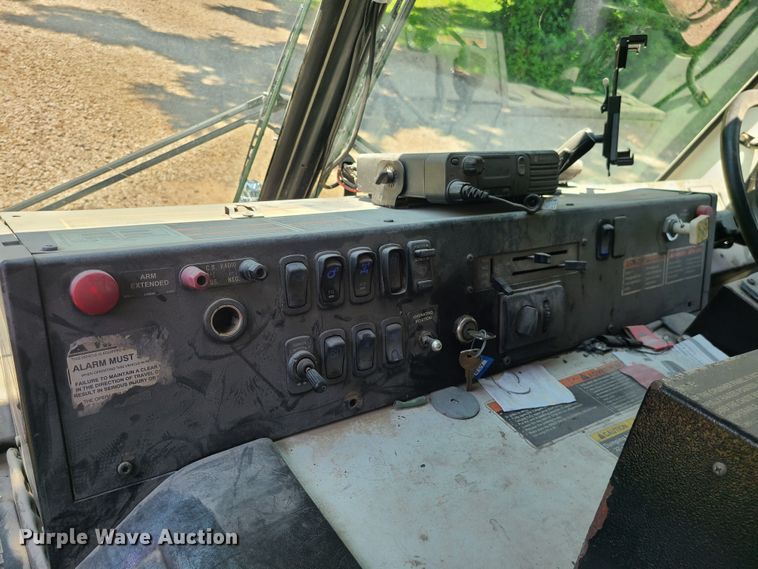 image for item MO9874 2011 Mack LEU  refuse truck