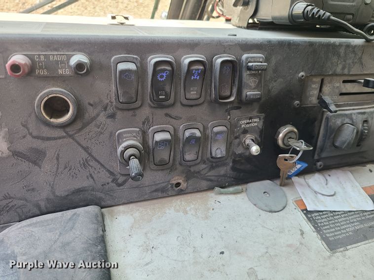 image for item MO9874 2011 Mack LEU  refuse truck