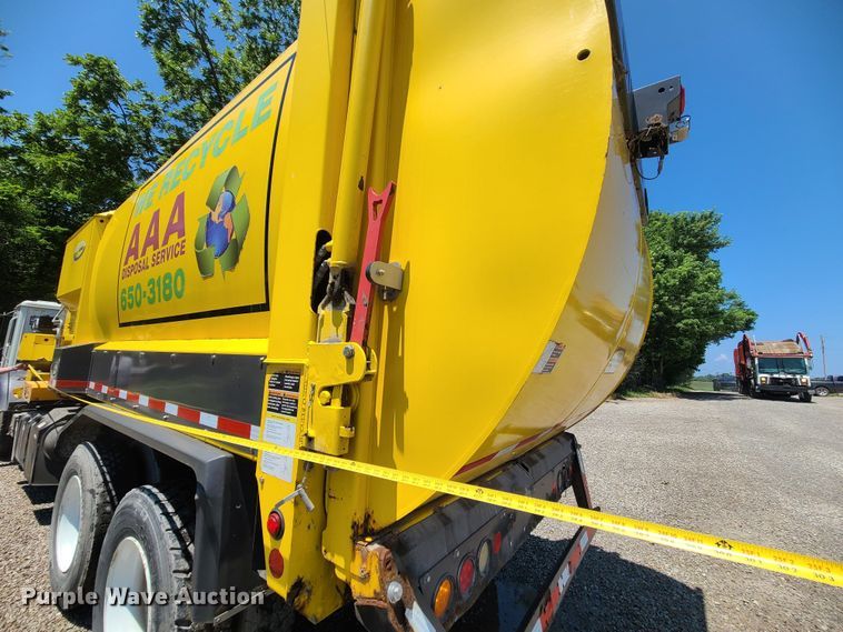 image for item MO9874 2011 Mack LEU  refuse truck