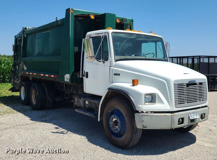 image for item MO9882 2002 Freightliner FL80  refuse truck