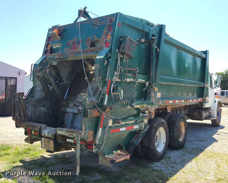 image for item MO9882 2002 Freightliner FL80  refuse truck