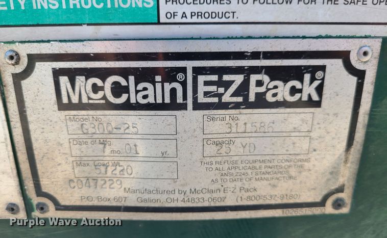 image for item MO9882 2002 Freightliner FL80  refuse truck