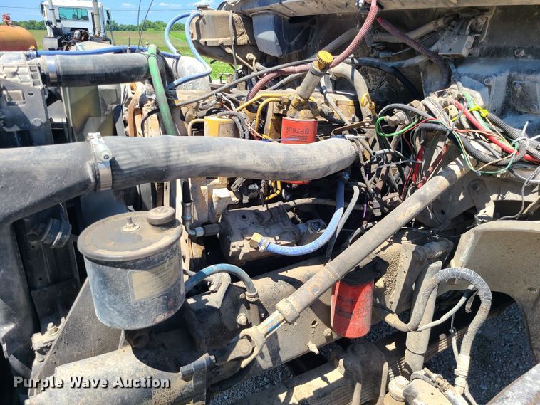 image for item MO9882 2002 Freightliner FL80  refuse truck