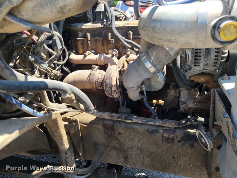 image for item MO9882 2002 Freightliner FL80  refuse truck