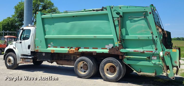 image for item MO9883 2005 Freightliner Business Class M2  refuse truck