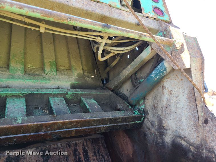 image for item MO9883 2005 Freightliner Business Class M2  refuse truck