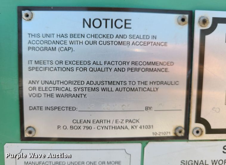 image for item MO9883 2005 Freightliner Business Class M2  refuse truck