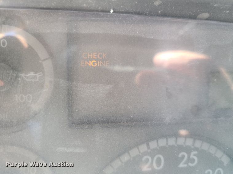 image for item MO9883 2005 Freightliner Business Class M2  refuse truck