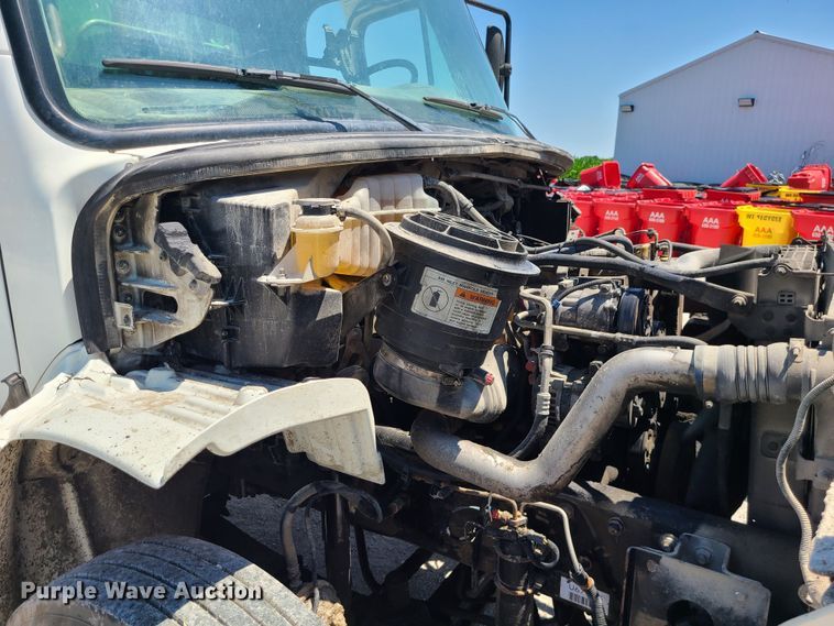 image for item MO9883 2005 Freightliner Business Class M2  refuse truck