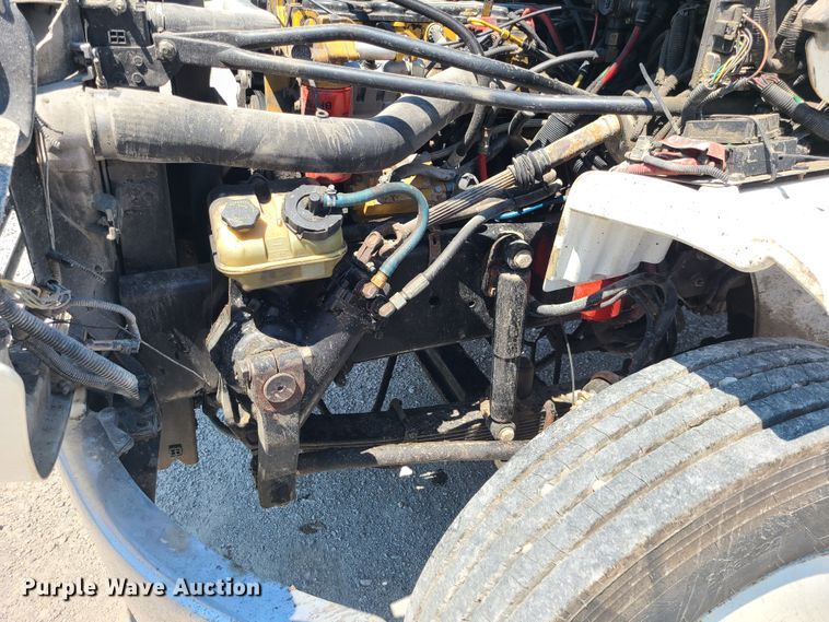 image for item MO9883 2005 Freightliner Business Class M2  refuse truck