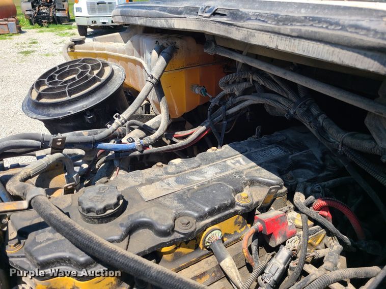 image for item MO9883 2005 Freightliner Business Class M2  refuse truck