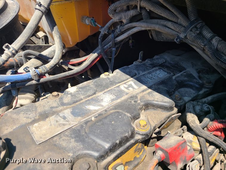 image for item MO9883 2005 Freightliner Business Class M2  refuse truck