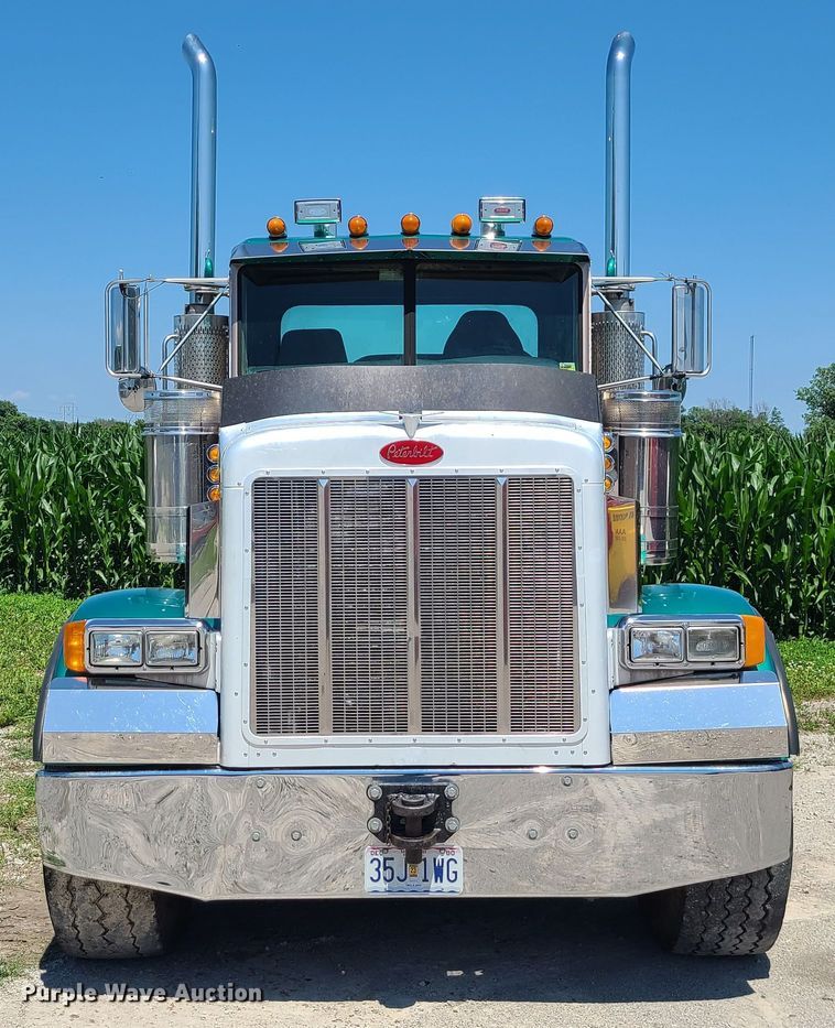 image for item MO9884 2001 Peterbilt 378  semi truck