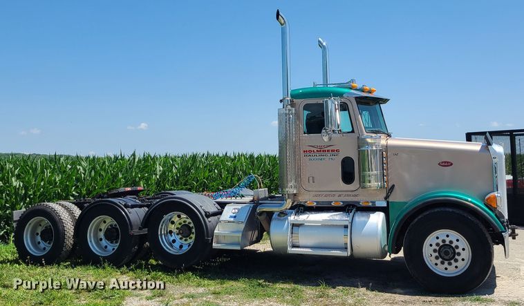 image for item MO9884 2001 Peterbilt 378  semi truck