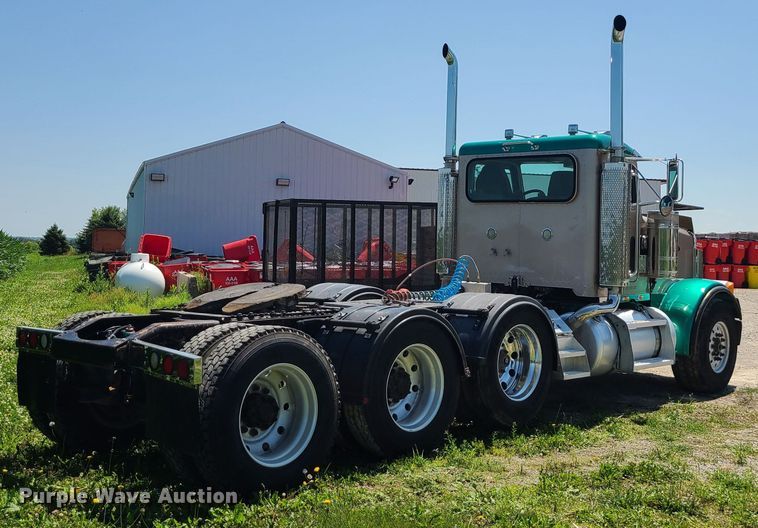 image for item MO9884 2001 Peterbilt 378  semi truck