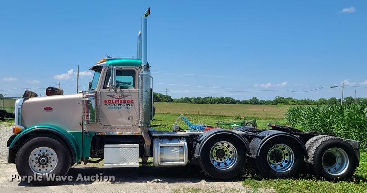 image for item MO9884 2001 Peterbilt 378  semi truck