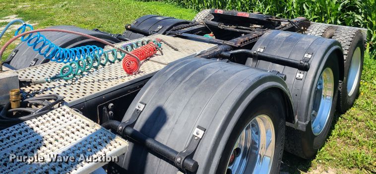 image for item MO9884 2001 Peterbilt 378  semi truck