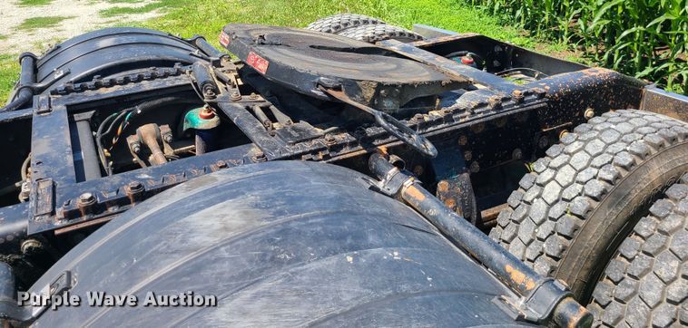 image for item MO9884 2001 Peterbilt 378  semi truck