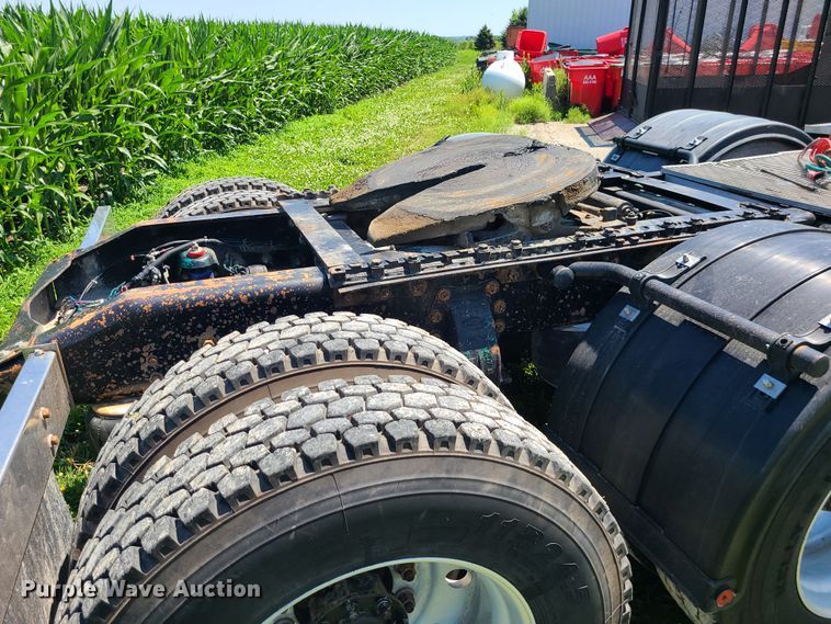 image for item MO9884 2001 Peterbilt 378  semi truck